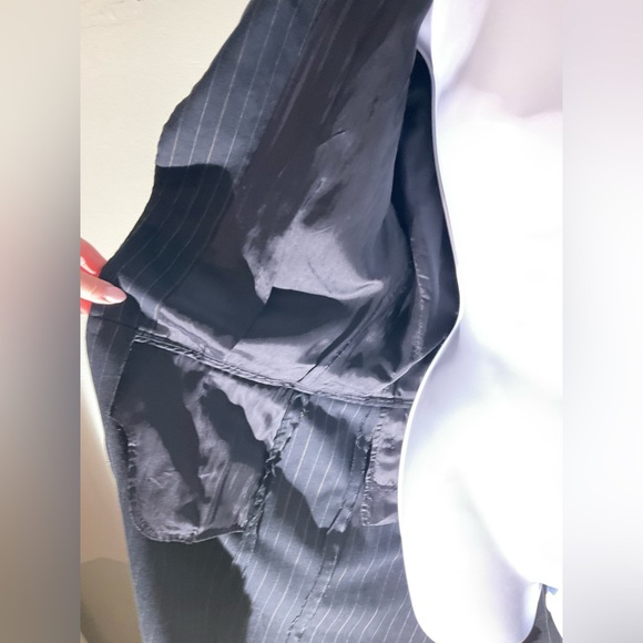 Maison Martin Margiela Gray Pinstripe Blazer with Tailored Silhouette - Picture 7 of 8